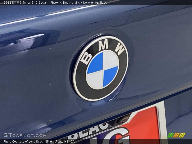 Phytonic Blue Metallic / Ivory White/Black 2022 BMW 5 Series 540i Sedan