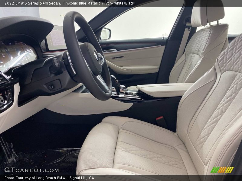 Front Seat of 2022 5 Series 540i Sedan