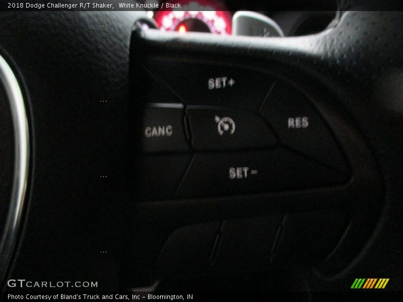White Knuckle / Black 2018 Dodge Challenger R/T Shaker