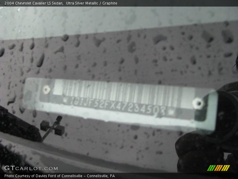 Ultra Silver Metallic / Graphite 2004 Chevrolet Cavalier LS Sedan