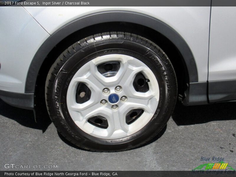 Ingot Silver / Charcoal Black 2017 Ford Escape S