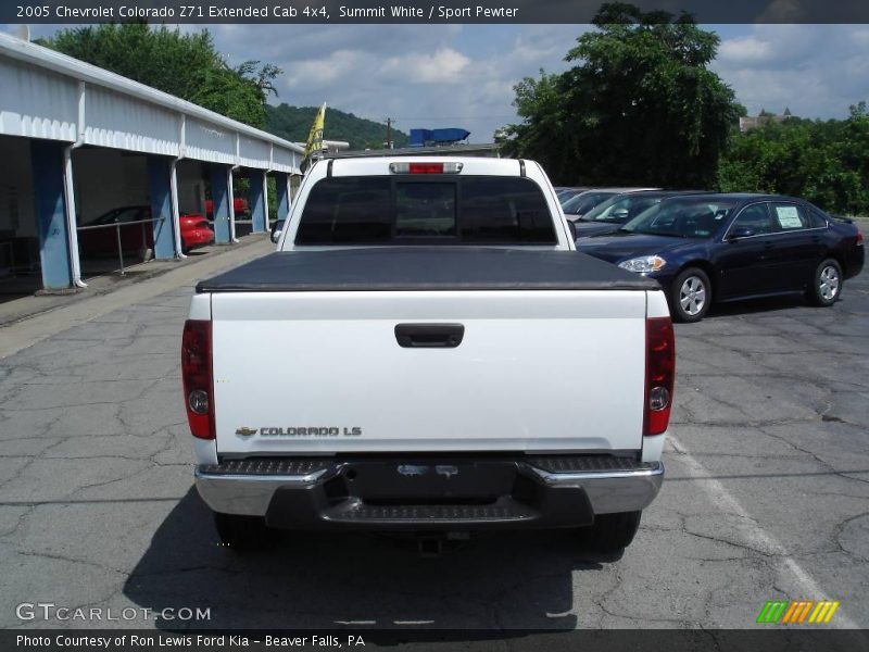 Summit White / Sport Pewter 2005 Chevrolet Colorado Z71 Extended Cab 4x4