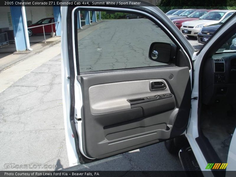 Summit White / Sport Pewter 2005 Chevrolet Colorado Z71 Extended Cab 4x4