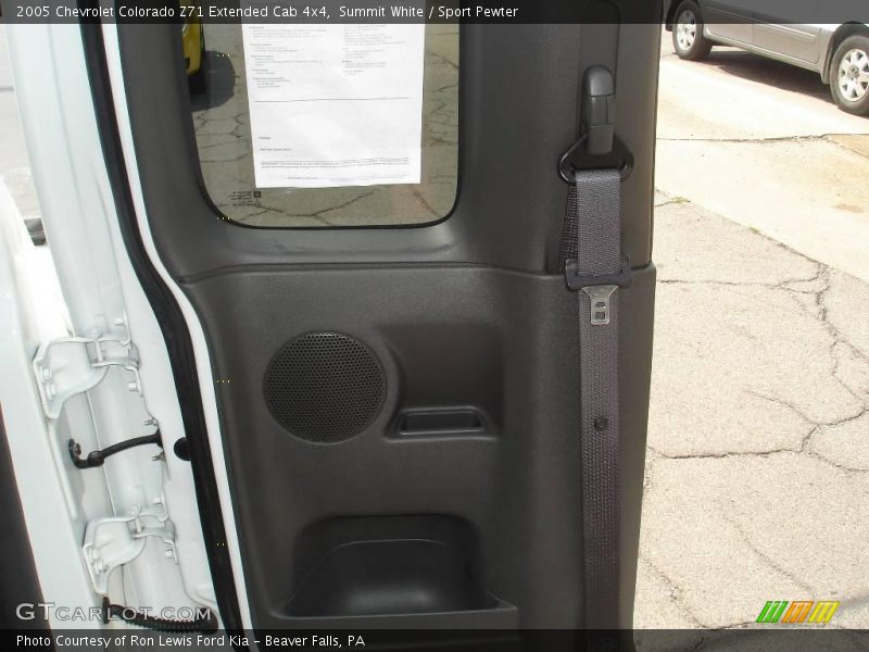 Summit White / Sport Pewter 2005 Chevrolet Colorado Z71 Extended Cab 4x4