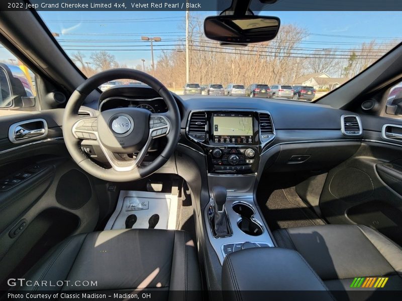 Velvet Red Pearl / Black 2022 Jeep Grand Cherokee Limited 4x4
