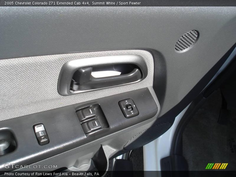 Summit White / Sport Pewter 2005 Chevrolet Colorado Z71 Extended Cab 4x4