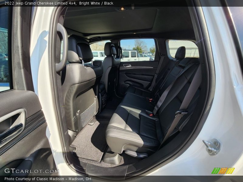 Bright White / Black 2022 Jeep Grand Cherokee Limited 4x4