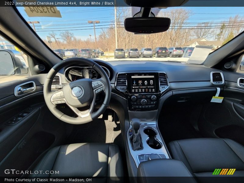 Bright White / Black 2022 Jeep Grand Cherokee Limited 4x4