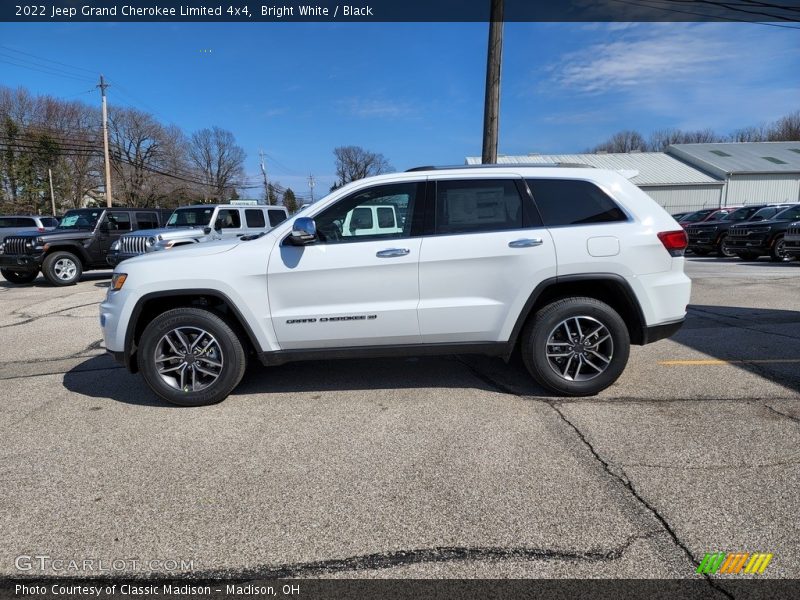 Bright White / Black 2022 Jeep Grand Cherokee Limited 4x4