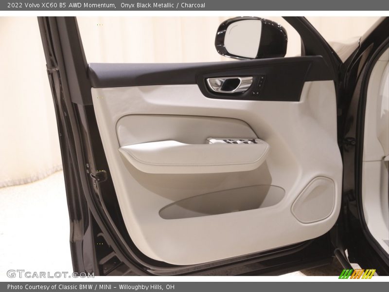 Door Panel of 2022 XC60 B5 AWD Momentum