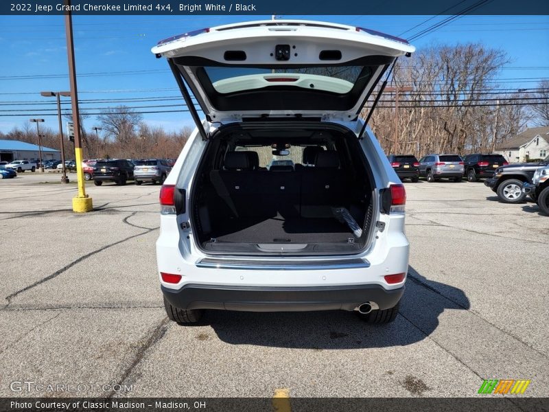 Bright White / Black 2022 Jeep Grand Cherokee Limited 4x4