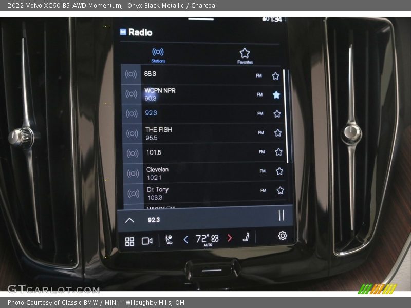 Controls of 2022 XC60 B5 AWD Momentum