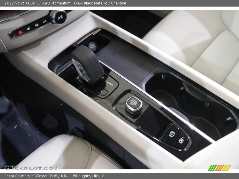 Onyx Black Metallic / Charcoal 2022 Volvo XC60 B5 AWD Momentum