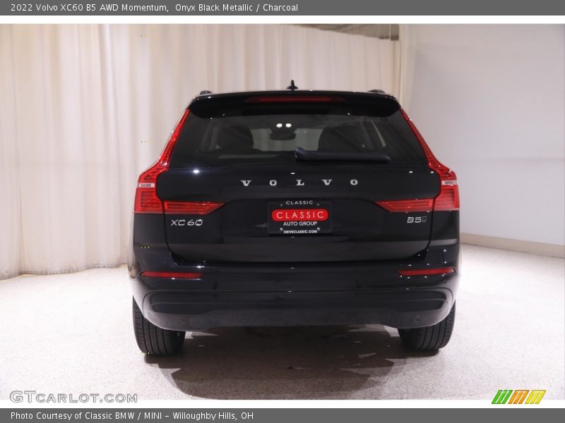Onyx Black Metallic / Charcoal 2022 Volvo XC60 B5 AWD Momentum