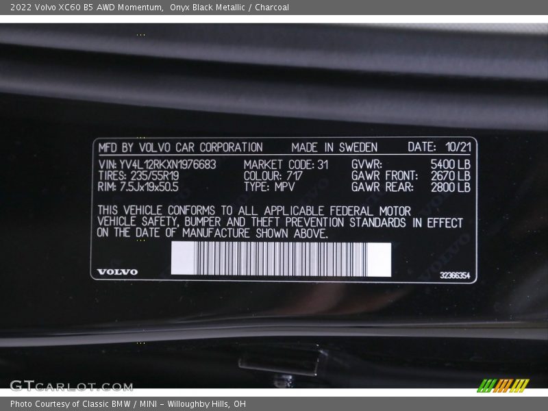 Onyx Black Metallic / Charcoal 2022 Volvo XC60 B5 AWD Momentum