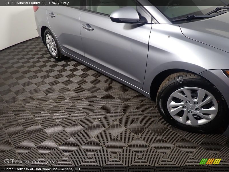 Gray / Gray 2017 Hyundai Elantra SE