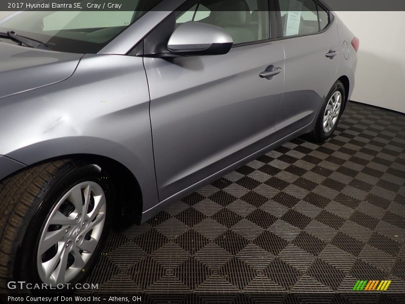 Gray / Gray 2017 Hyundai Elantra SE