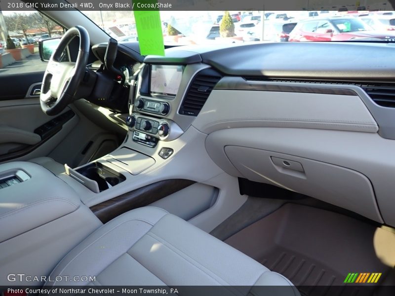 Onyx Black / Cocoa/Shale 2018 GMC Yukon Denali 4WD