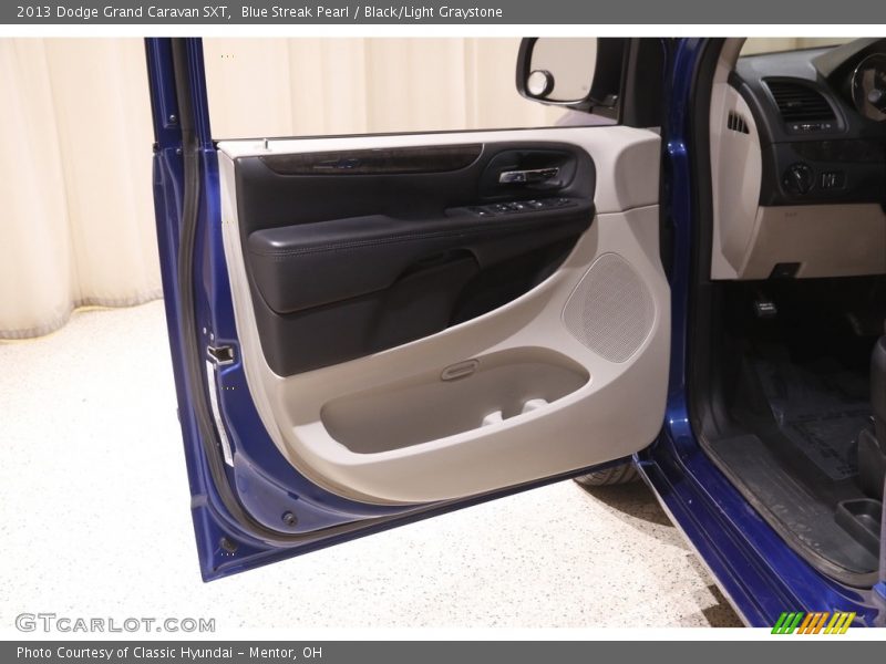 Blue Streak Pearl / Black/Light Graystone 2013 Dodge Grand Caravan SXT
