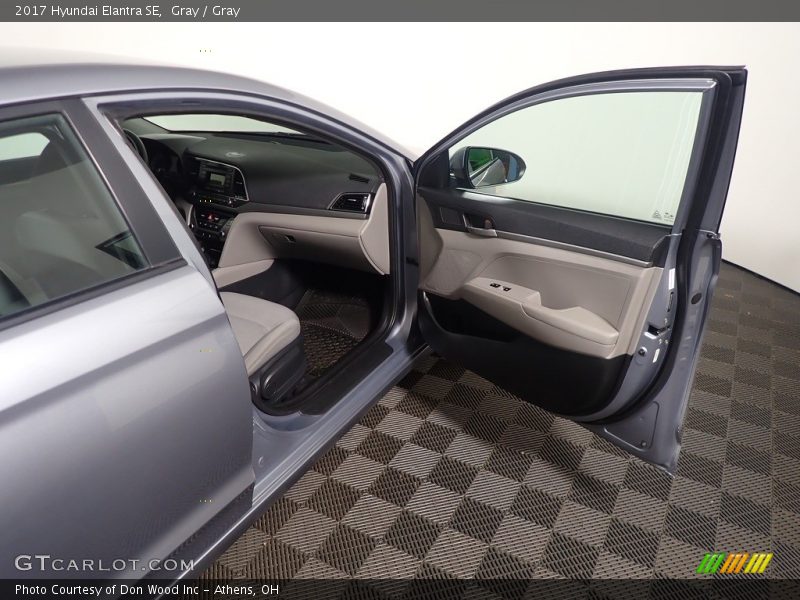 Gray / Gray 2017 Hyundai Elantra SE