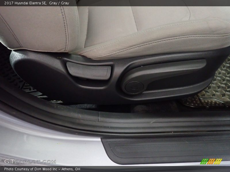 Gray / Gray 2017 Hyundai Elantra SE