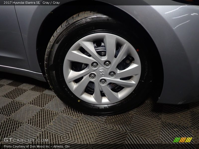 Gray / Gray 2017 Hyundai Elantra SE
