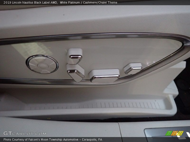 Controls of 2019 Nautilus Black Label AWD