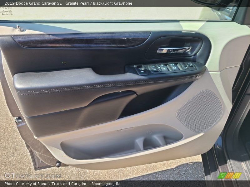 Granite Pearl / Black/Light Graystone 2019 Dodge Grand Caravan SE