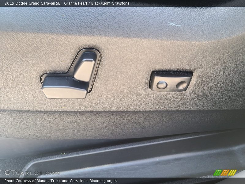 Granite Pearl / Black/Light Graystone 2019 Dodge Grand Caravan SE