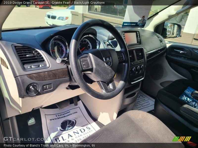 Granite Pearl / Black/Light Graystone 2019 Dodge Grand Caravan SE