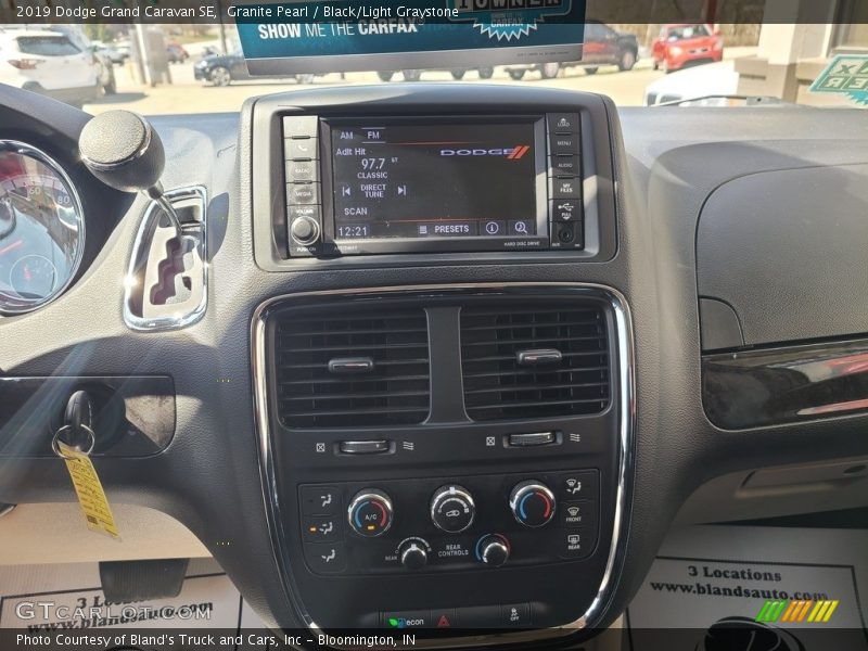 Granite Pearl / Black/Light Graystone 2019 Dodge Grand Caravan SE