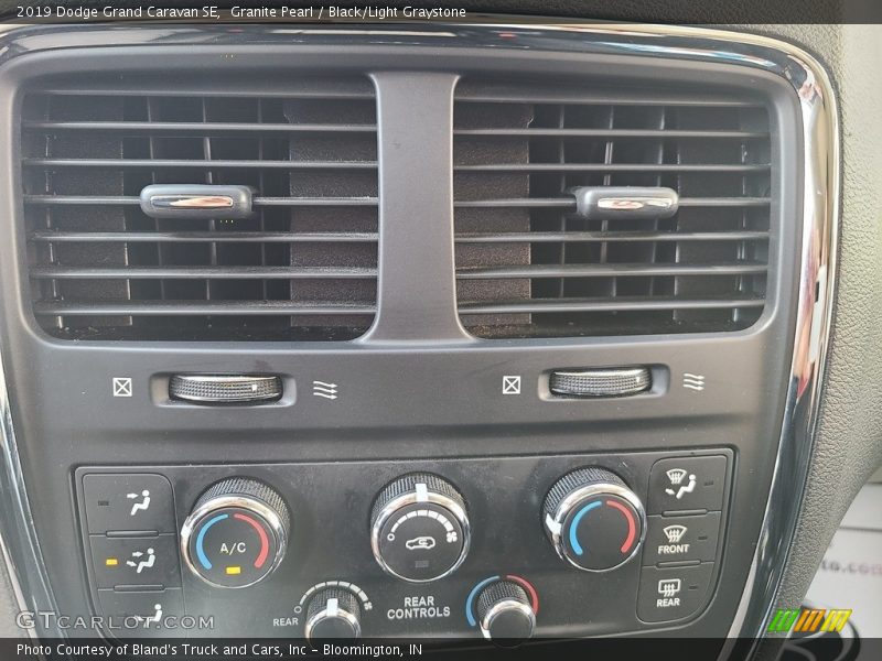Granite Pearl / Black/Light Graystone 2019 Dodge Grand Caravan SE