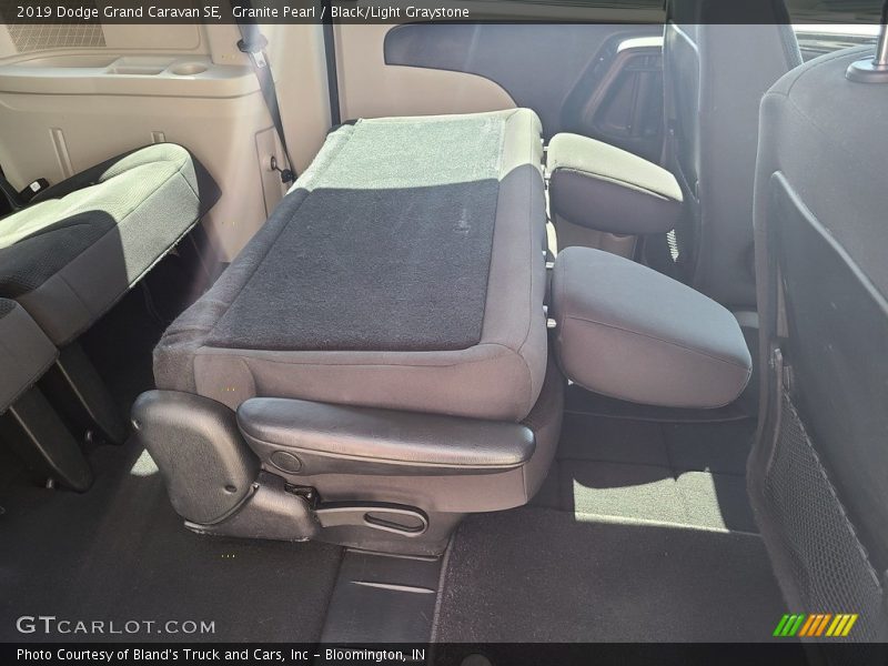 Granite Pearl / Black/Light Graystone 2019 Dodge Grand Caravan SE