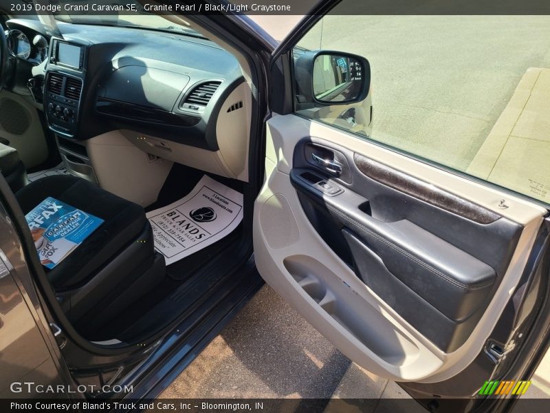 Granite Pearl / Black/Light Graystone 2019 Dodge Grand Caravan SE