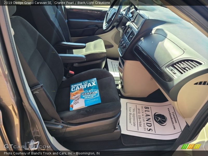 Granite Pearl / Black/Light Graystone 2019 Dodge Grand Caravan SE