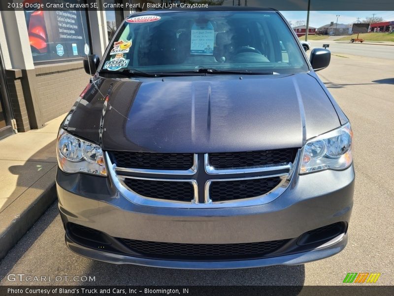 Granite Pearl / Black/Light Graystone 2019 Dodge Grand Caravan SE