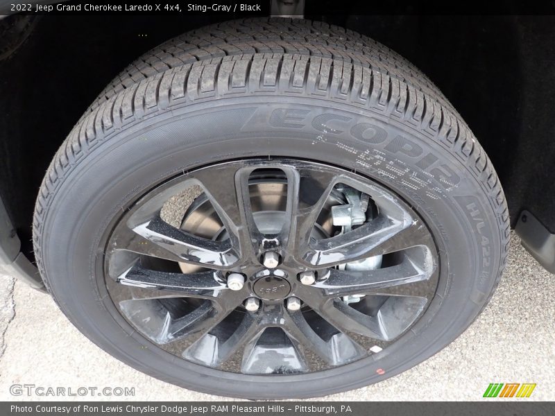 Sting-Gray / Black 2022 Jeep Grand Cherokee Laredo X 4x4