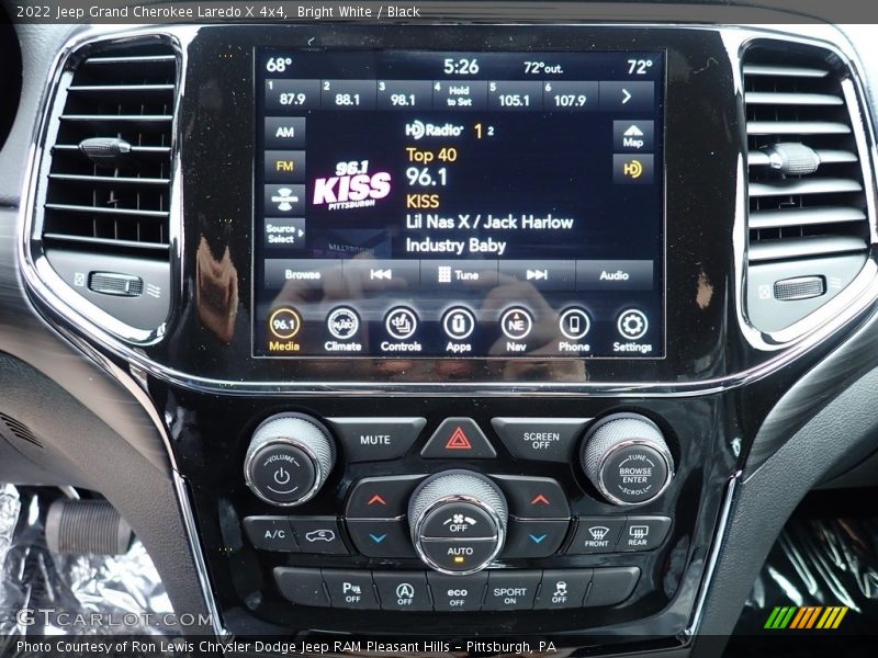 Bright White / Black 2022 Jeep Grand Cherokee Laredo X 4x4