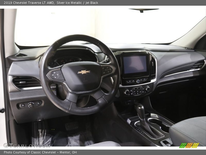 Silver Ice Metallic / Jet Black 2019 Chevrolet Traverse LT AWD