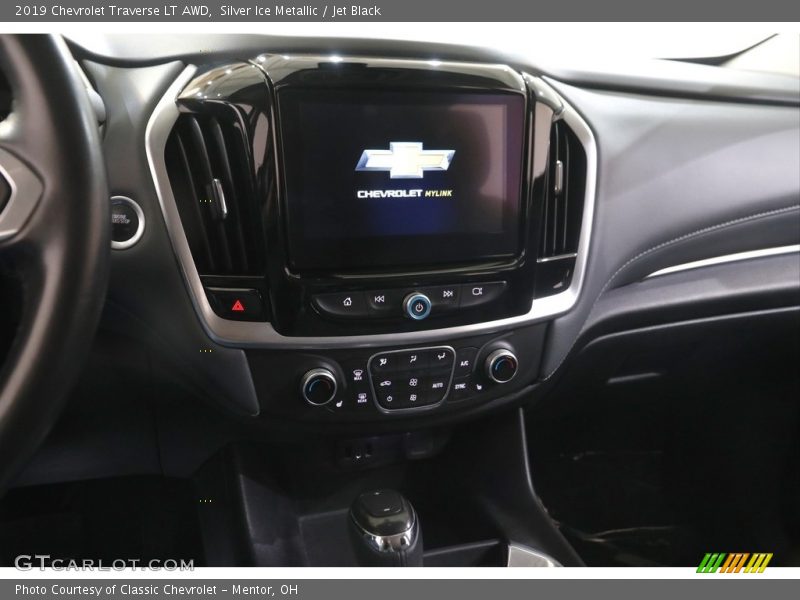 Silver Ice Metallic / Jet Black 2019 Chevrolet Traverse LT AWD