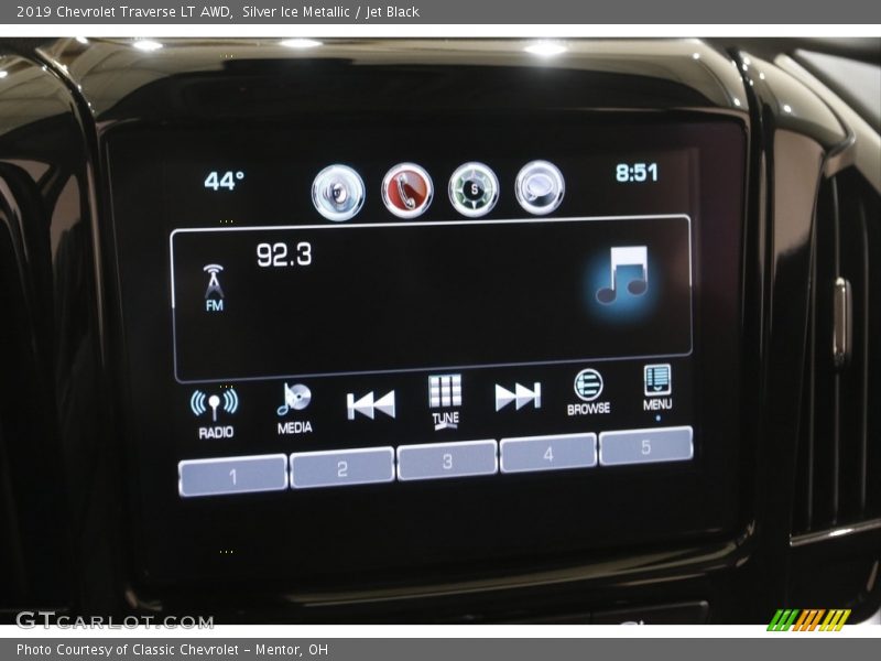 Silver Ice Metallic / Jet Black 2019 Chevrolet Traverse LT AWD