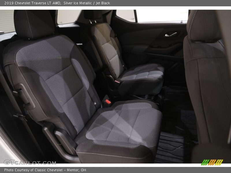 Silver Ice Metallic / Jet Black 2019 Chevrolet Traverse LT AWD