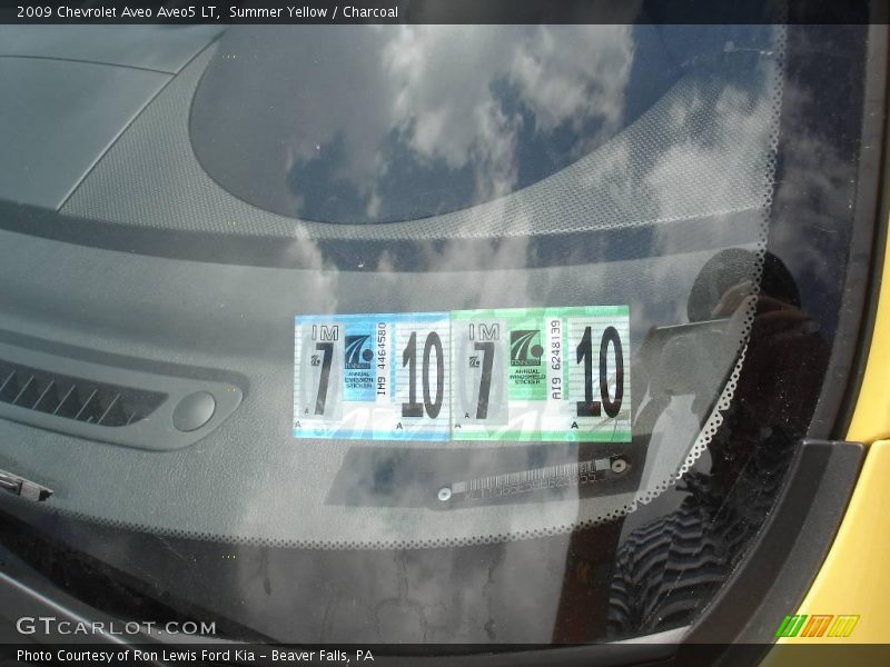 Summer Yellow / Charcoal 2009 Chevrolet Aveo Aveo5 LT