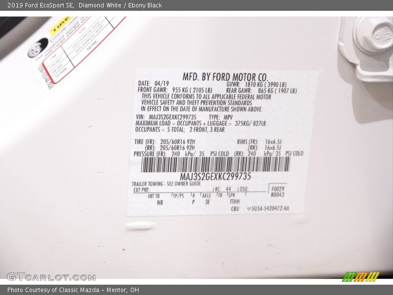 Diamond White / Ebony Black 2019 Ford EcoSport SE