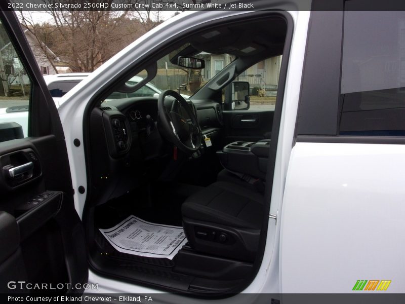 Summit White / Jet Black 2022 Chevrolet Silverado 2500HD Custom Crew Cab 4x4