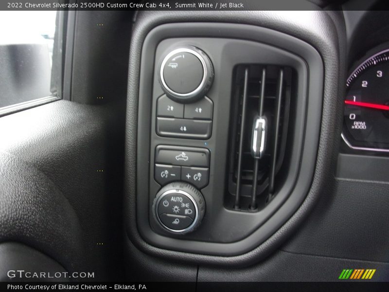 Summit White / Jet Black 2022 Chevrolet Silverado 2500HD Custom Crew Cab 4x4