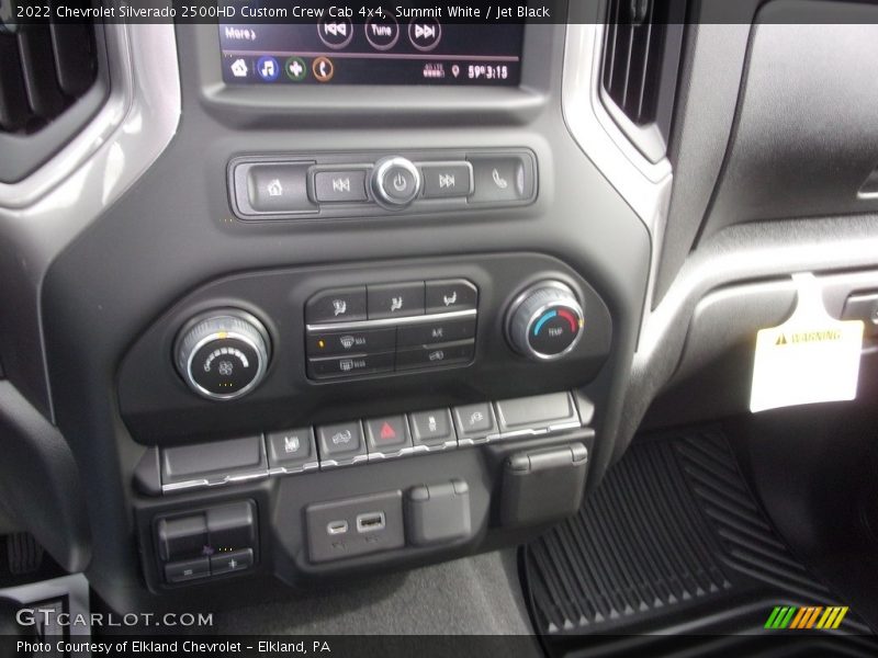 Summit White / Jet Black 2022 Chevrolet Silverado 2500HD Custom Crew Cab 4x4