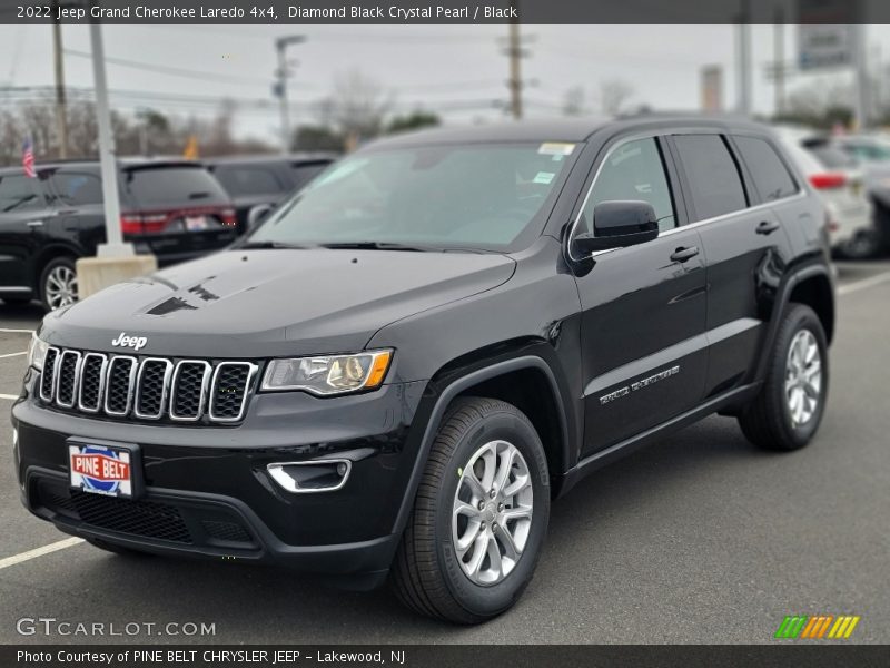 Diamond Black Crystal Pearl / Black 2022 Jeep Grand Cherokee Laredo 4x4
