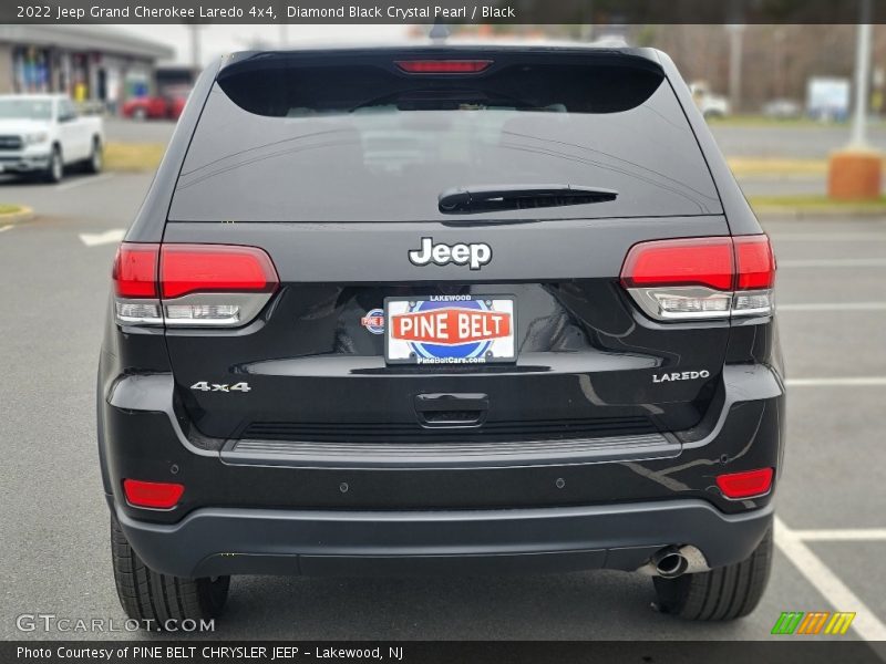 Diamond Black Crystal Pearl / Black 2022 Jeep Grand Cherokee Laredo 4x4