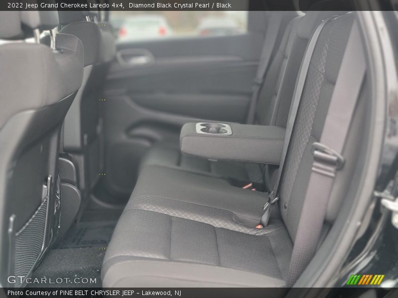 Diamond Black Crystal Pearl / Black 2022 Jeep Grand Cherokee Laredo 4x4